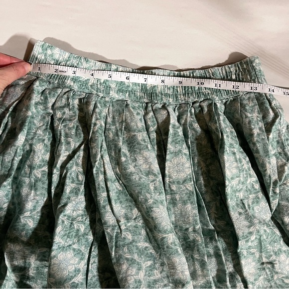 American Eagle Green and White Floral Patterned Skirt  Elastic Waist Band - Picture 7 of 8